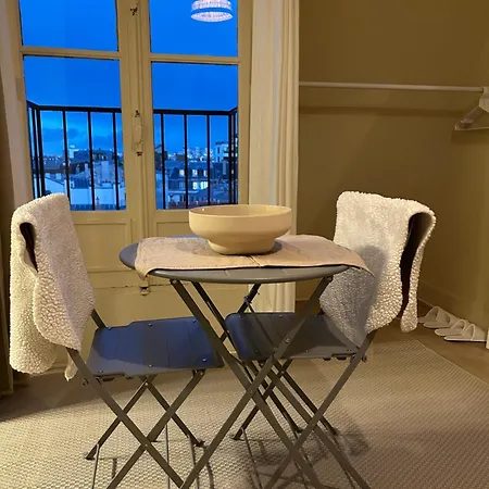 Entierement Renove Avec Balcon Place De La Bastille