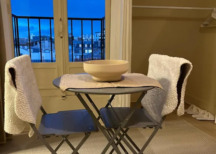 Entierement Renove Avec Balcon Place De La Bastille